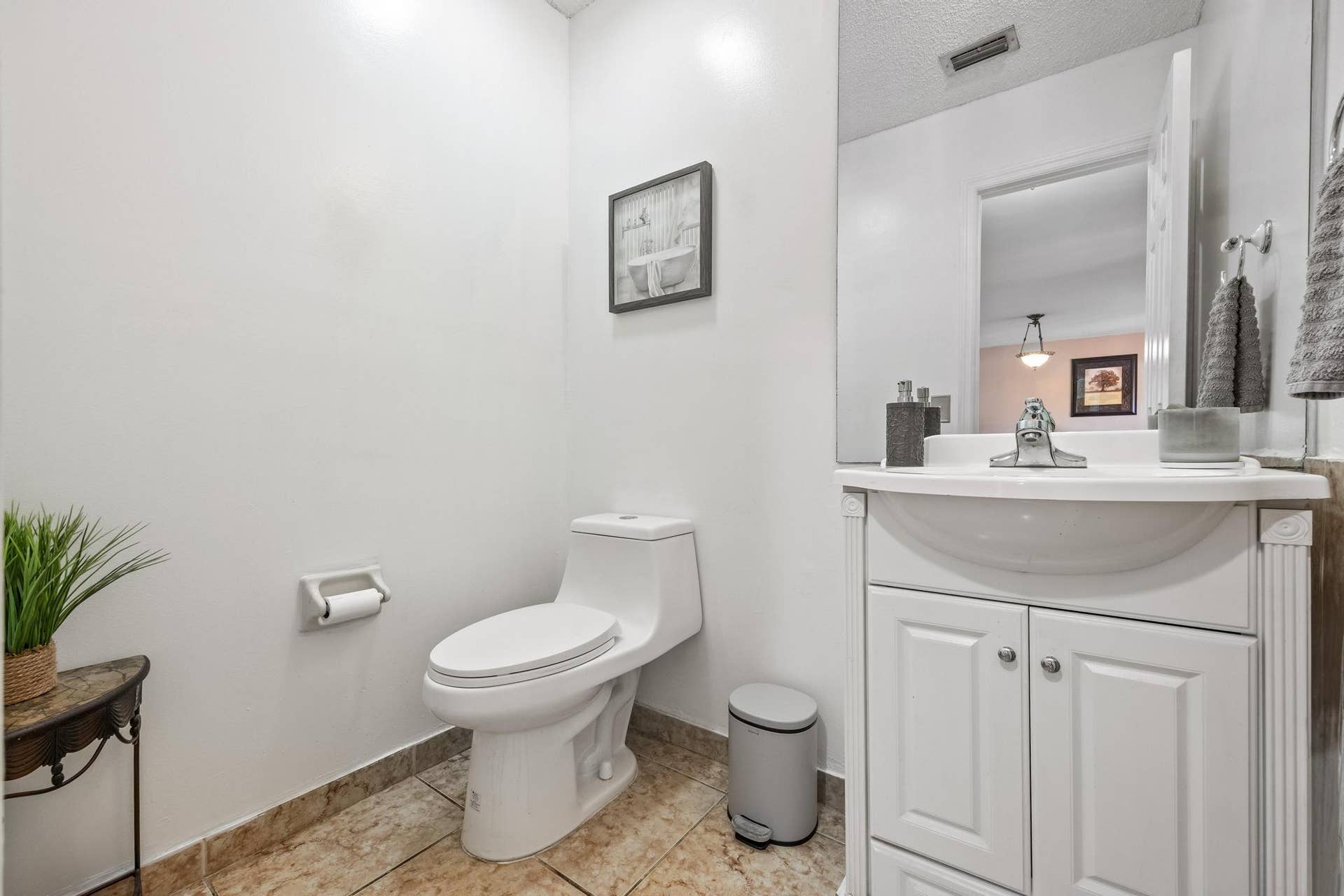 940 SW 96TH Avenue, Pembroke Pines, FL 33025 Half Bathroom First Floor