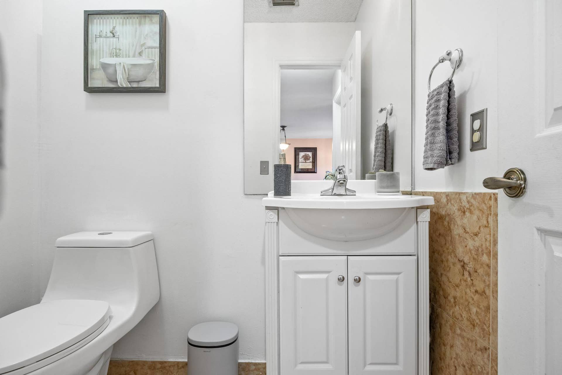 940 SW 96TH Avenue, Pembroke Pines, FL 33025 Half Bathroom Pic 2