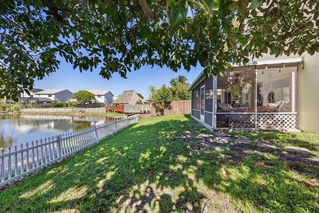 940 SW 96TH Avenue, Pembroke Pines, FL 33025 Backyard