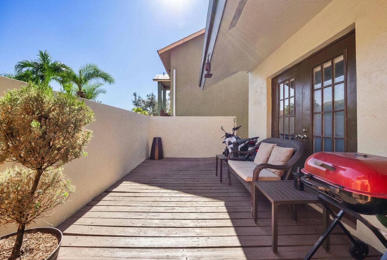 940 SW 96TH Avenue, Pembroke Pines, FL 33025 Front Patio Pic 2