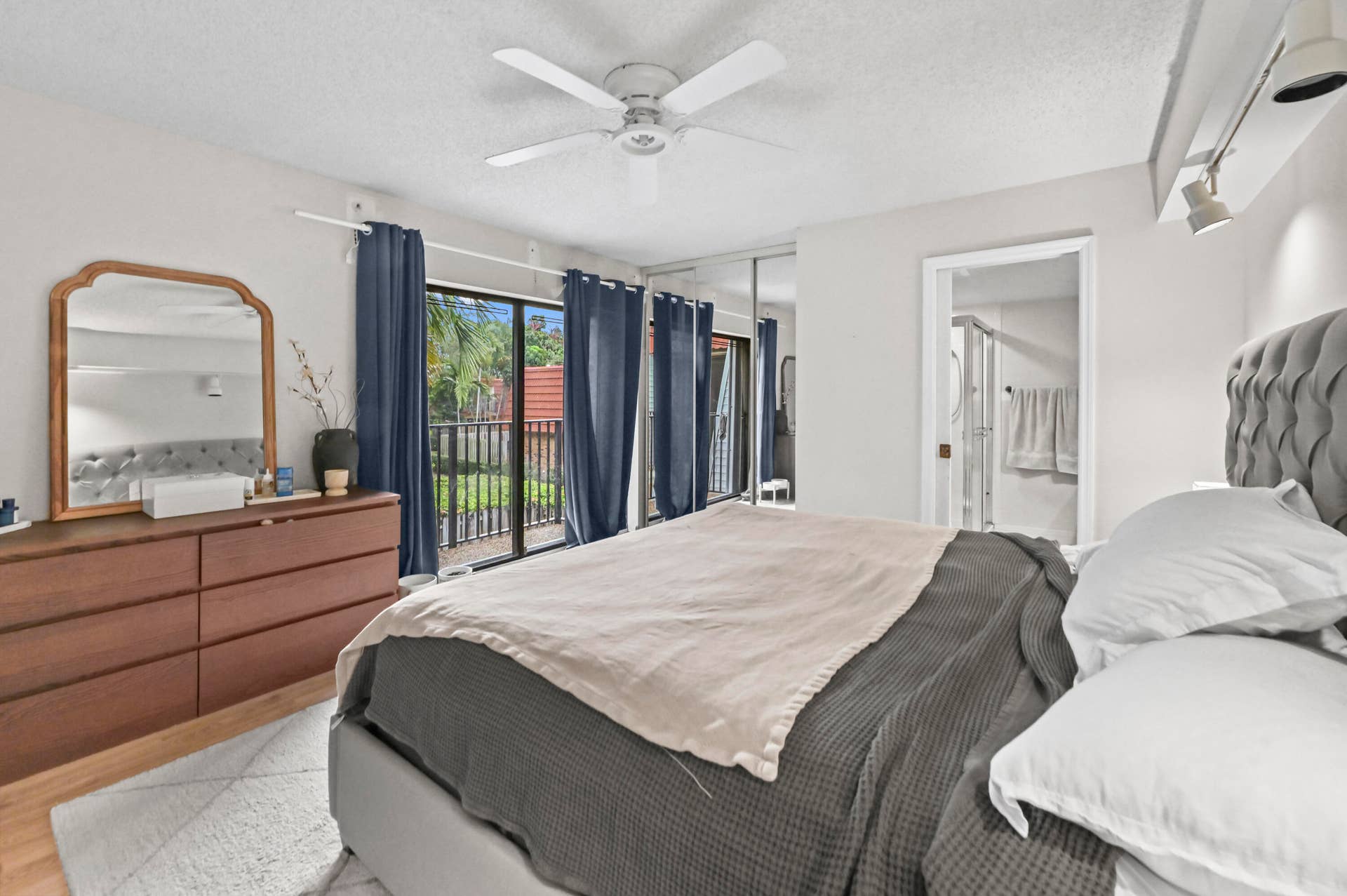 19 Bedroom 03