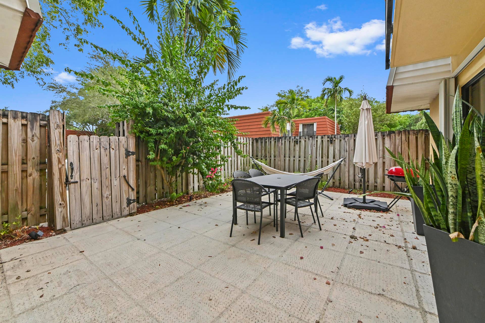 23 patio 01