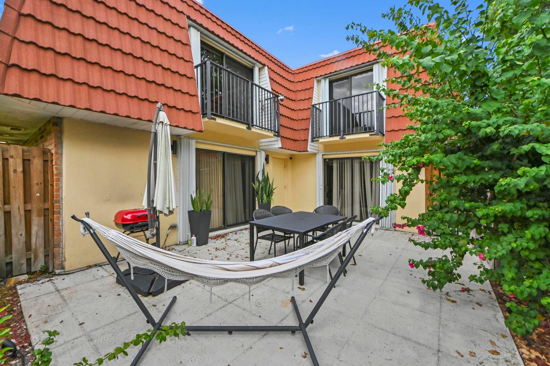 24 patio 02