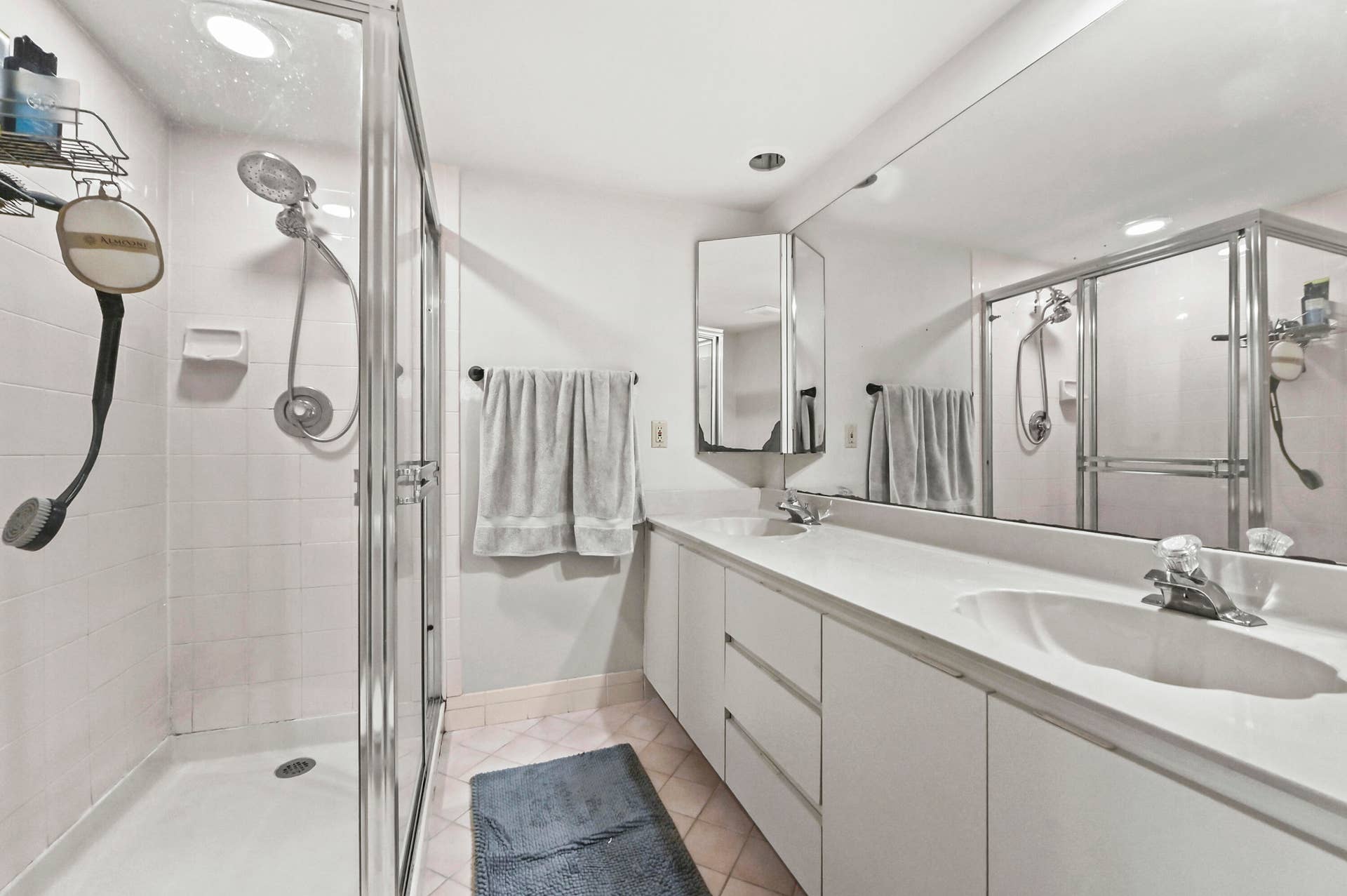 21 Bathroom 03