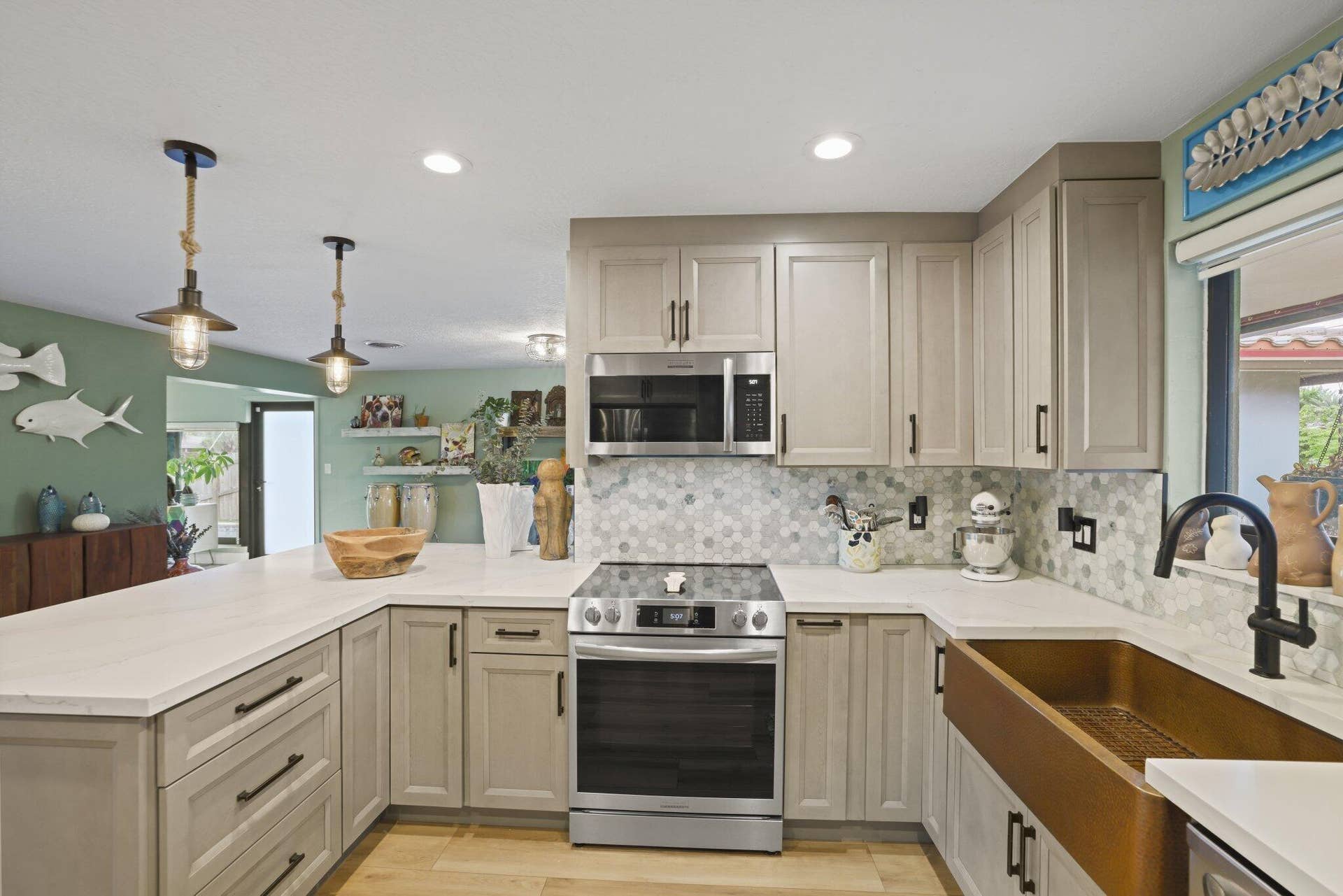2332 NE 17th Terrace, Wilton Manors, FL 33305 2332 NE 17th Ter - 25.jpg-SMALL