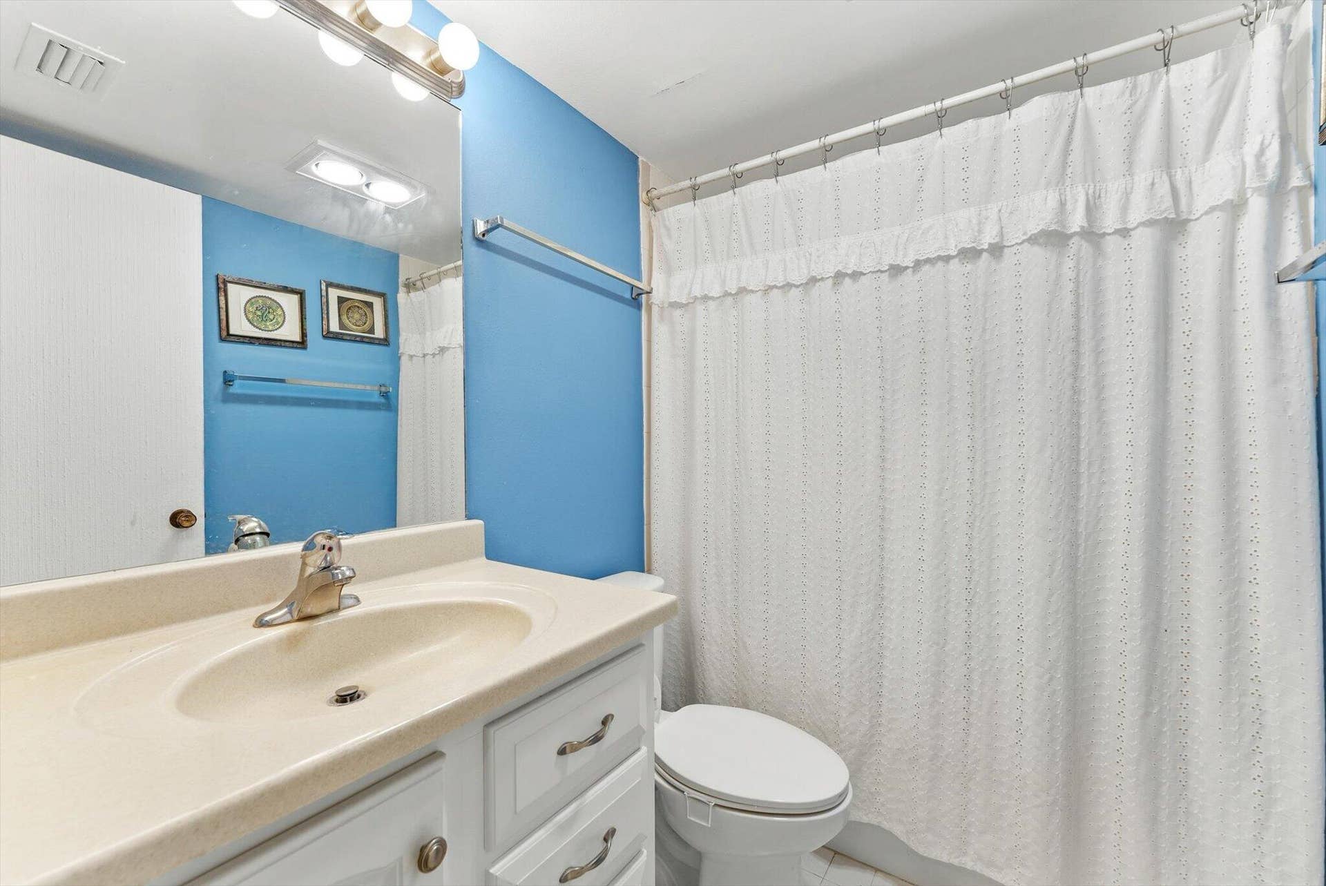 2nd Bathroom