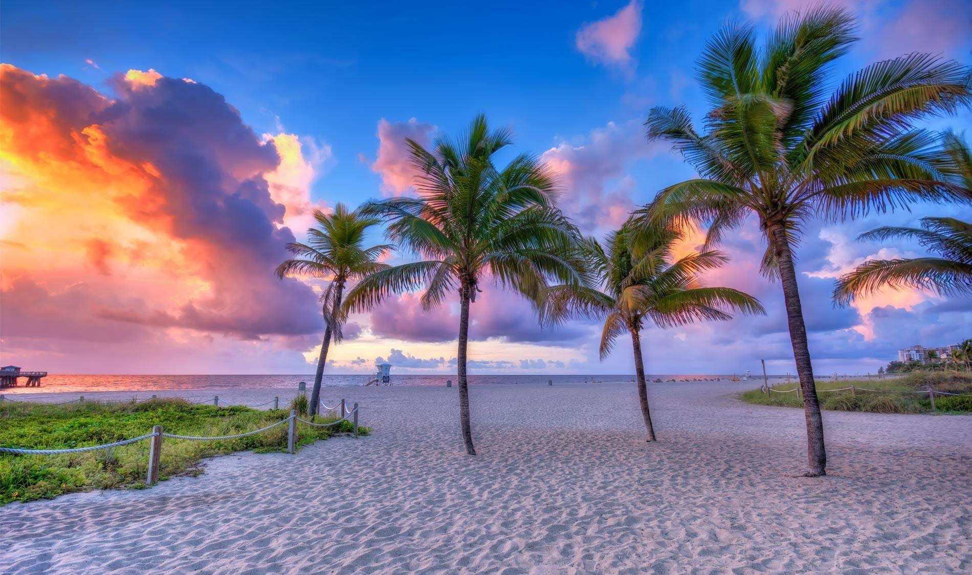 221 Shore Court, Lauderdale By The Sea, FL 33308 WALK TO LAUDERDALE BY THE SEA BEACH, STORES, RESTAURANTS, NIGHTLIFE, TRANSPORTATION, AND ONLY MINUTES TO FORT LAUDERDALE, POMPANO BEACH ATTRACTIONS AND MORE!