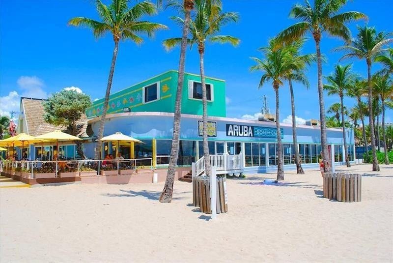 221 Shore Court, Lauderdale By The Sea, FL 33308 WALK TO LAUDERDALE BY THE SEA BEACH, STORES, RESTAURANTS, NIGHTLIFE, TRANSPORTATION, AND ONLY MINUTES TO FORT LAUDERDALE, POMPANO BEACH ATTRACTIONS AND MORE!