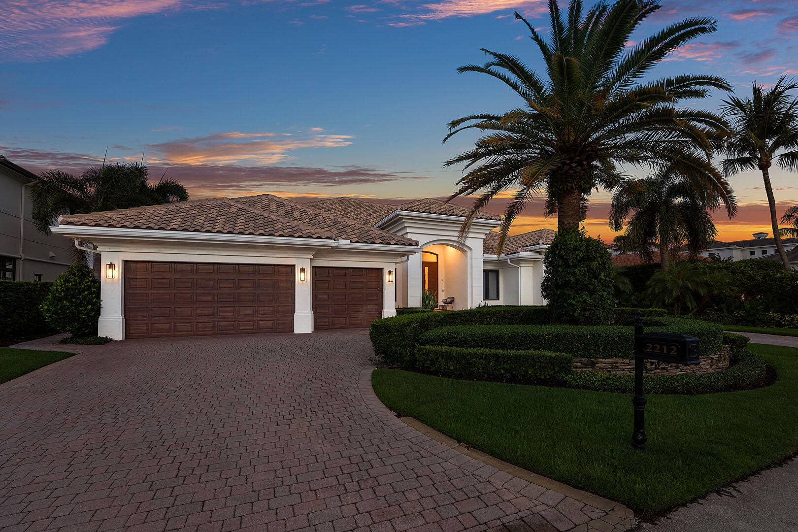 2212_Acorn_Palm_Road_Dusk_03