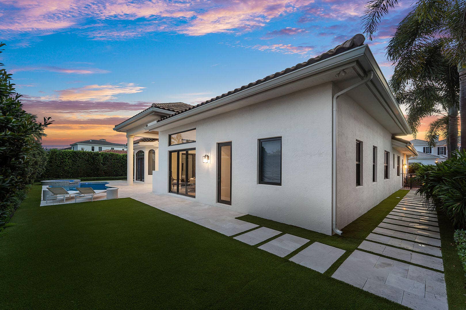 2212_Acorn_Palm_Road_Dusk_08