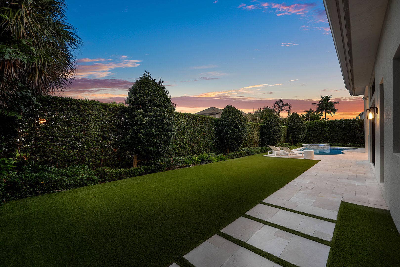 2212_Acorn_Palm_Road_Dusk_07