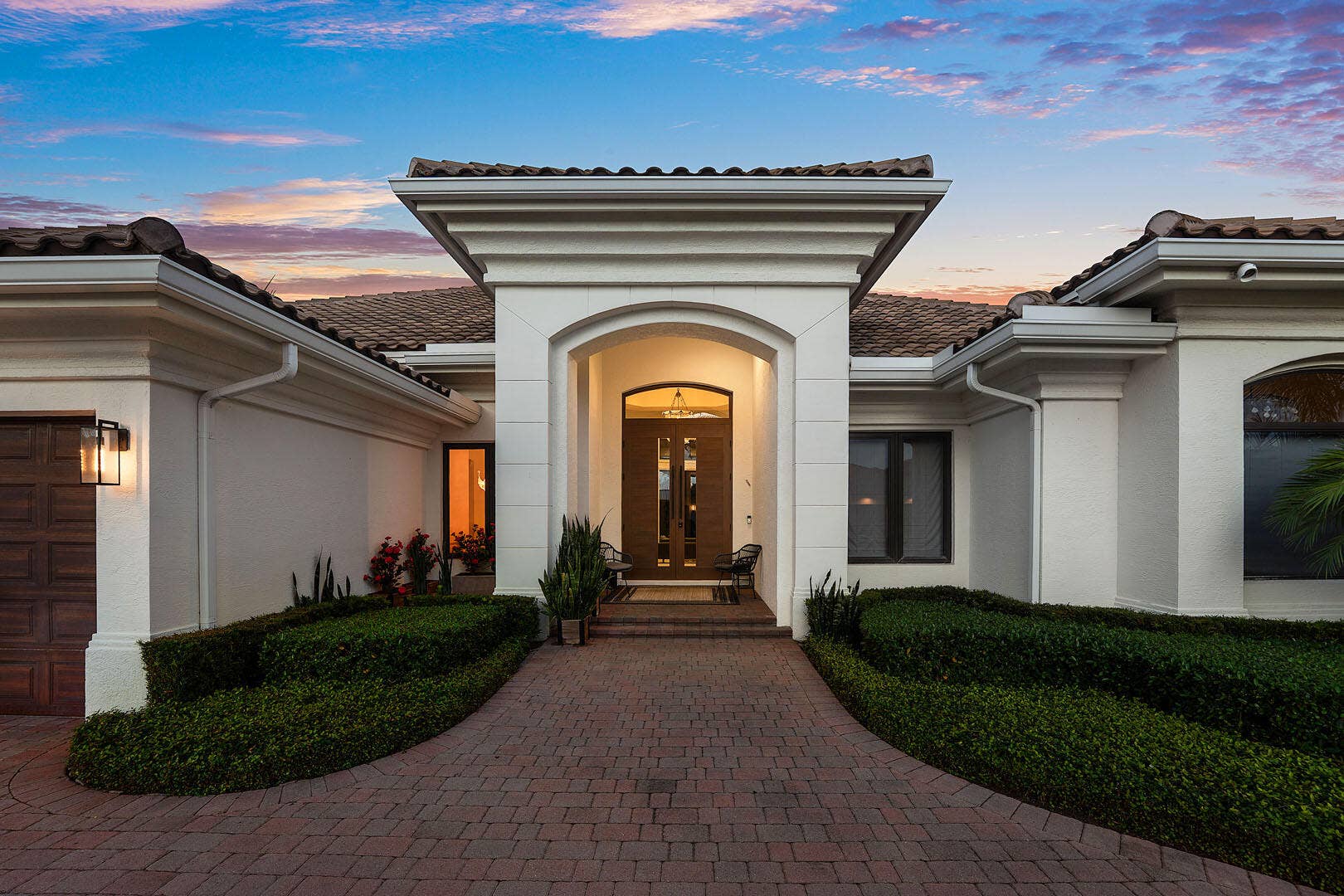 2212_Acorn_Palm_Road_Dusk_04