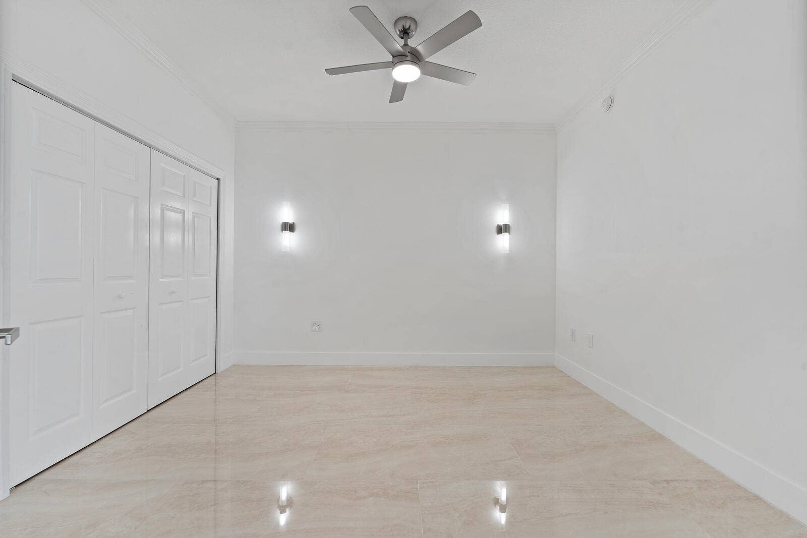 100 S Birch Road, #1604, Fort Lauderdale, FL 33316 den
