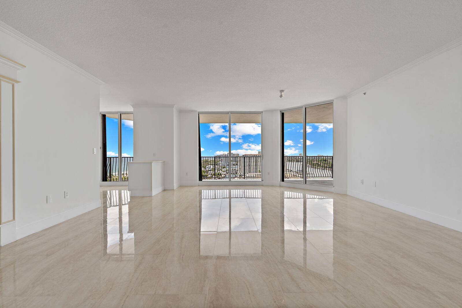 100 S Birch Road, #1604, Fort Lauderdale, FL 33316 great room