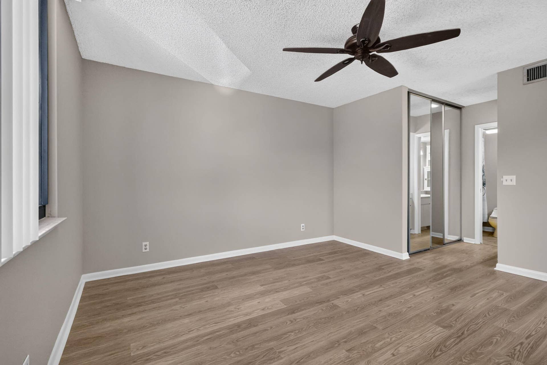 3659 VICTORIA Drive, West Palm Beach, FL 33406 24-web-or-mls-_14A4282
