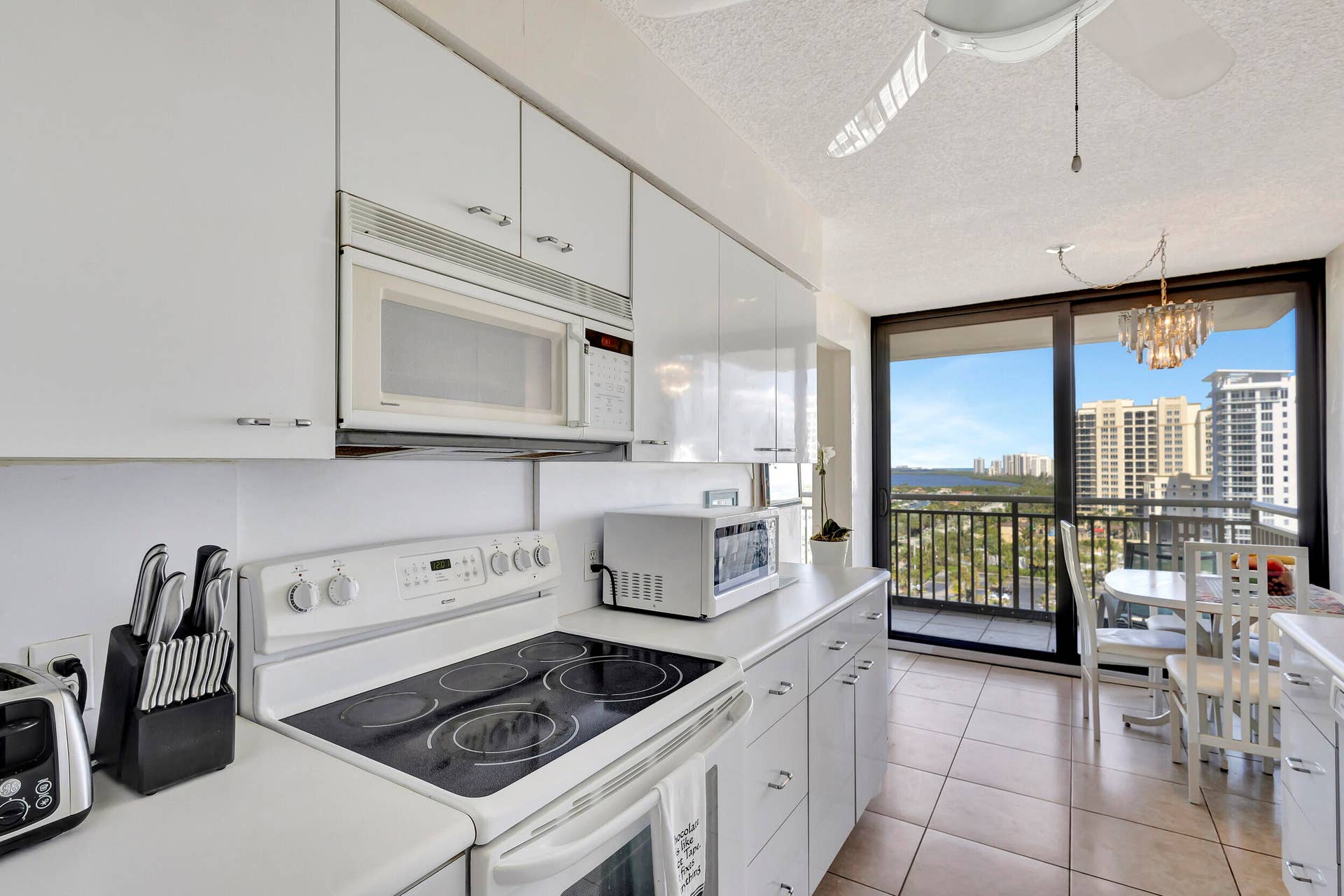 3400 N OCEAN Drive, #1505, Singer Island, FL 33404 KITCHEN