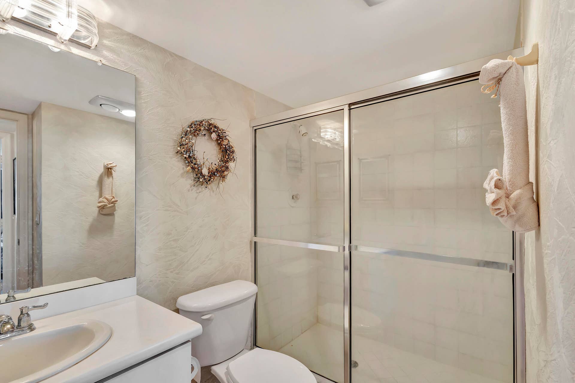 3400 N OCEAN Drive, #1505, Singer Island, FL 33404 GUEST BATH