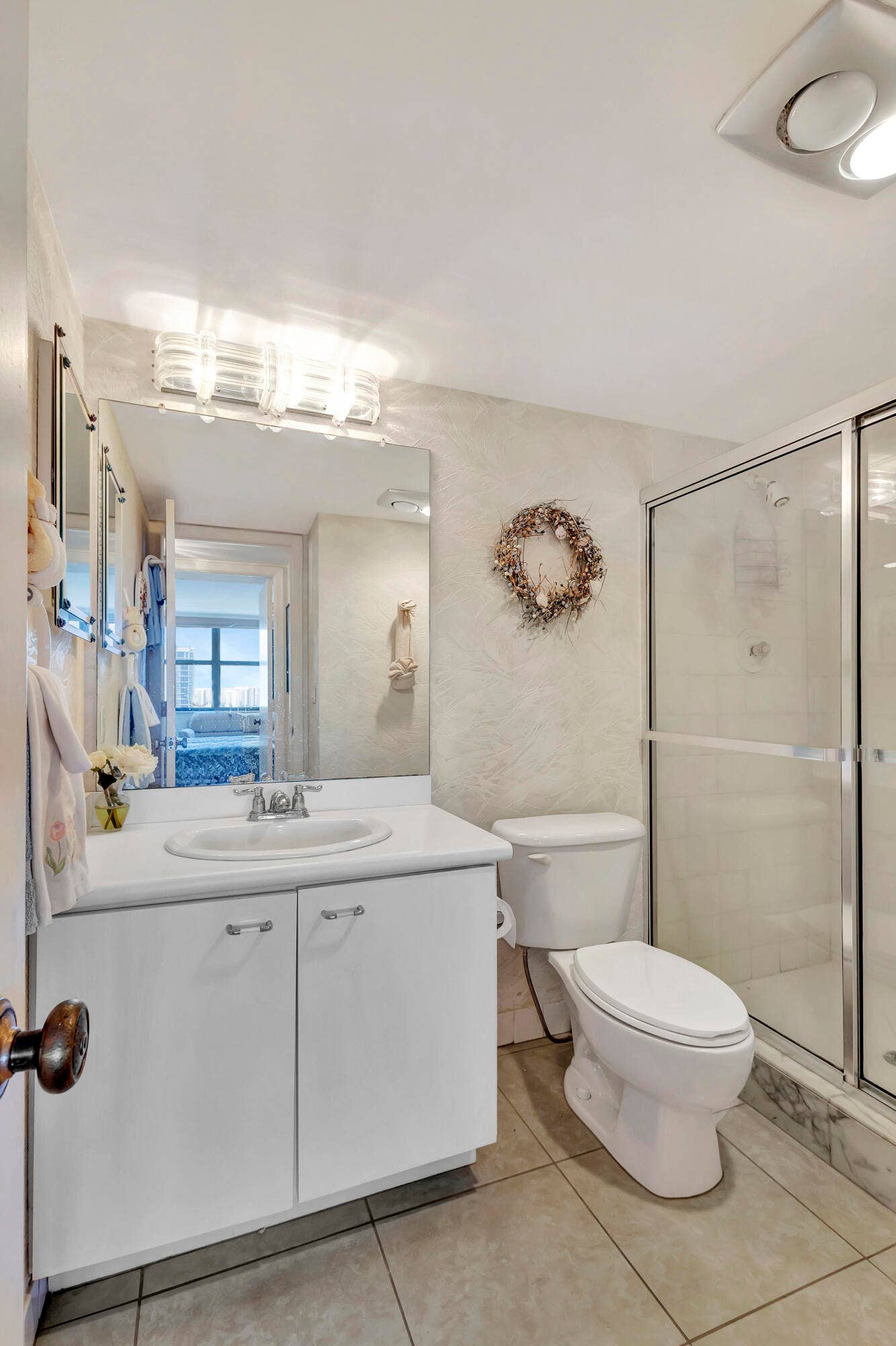 3400 N OCEAN Drive, #1505, Singer Island, FL 33404 GUEST BATH