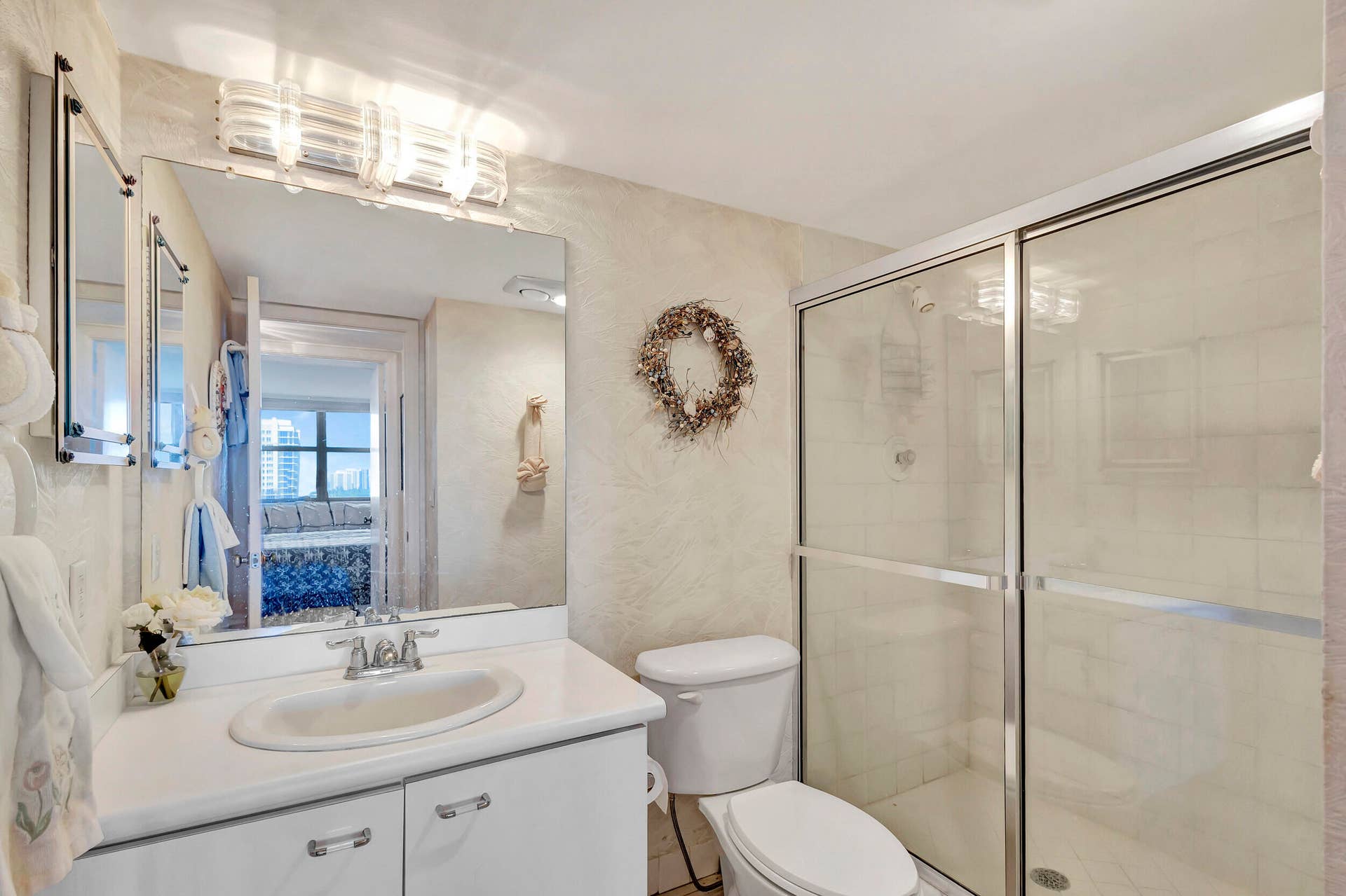 3400 N OCEAN Drive, #1505, Singer Island, FL 33404 GUEST BATH