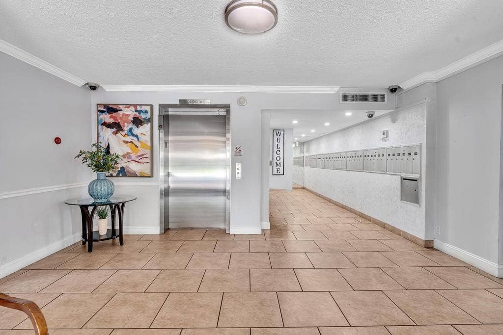 2950 N Palm Aire Drive, #607, Pompano Beach, FL 33069 Lobby & Elevator