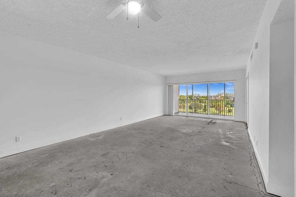 2950 N Palm Aire Drive, #607, Pompano Beach, FL 33069 Dining & Living Combo