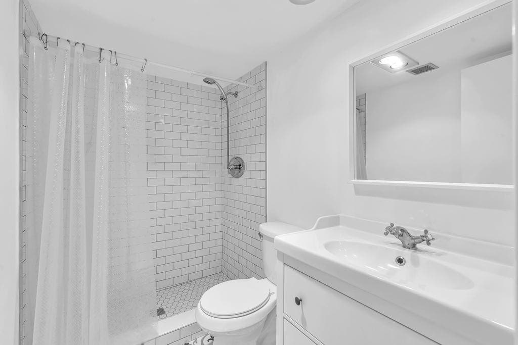 2950 N Palm Aire Drive, #607, Pompano Beach, FL 33069 Renovated Primary Bathroom