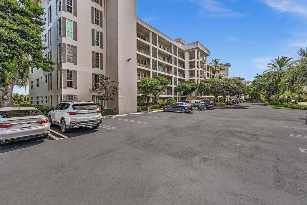 2950 N Palm Aire Drive, #607, Pompano Beach, FL 33069 Building 5 - Palm Aire 2950