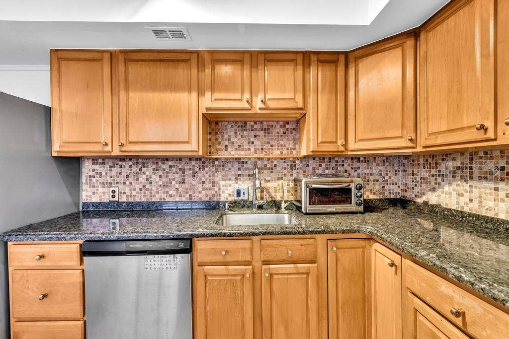 2950 N Palm Aire Drive, #607, Pompano Beach, FL 33069 Kitchen