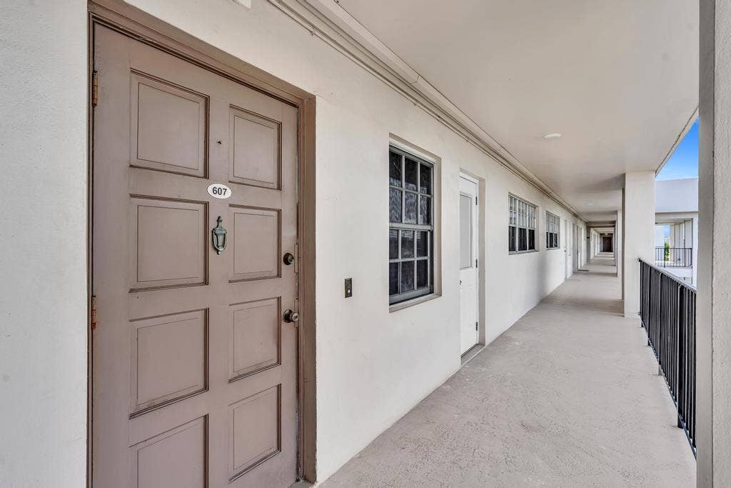 2950 N Palm Aire Drive, #607, Pompano Beach, FL 33069 Unit 607