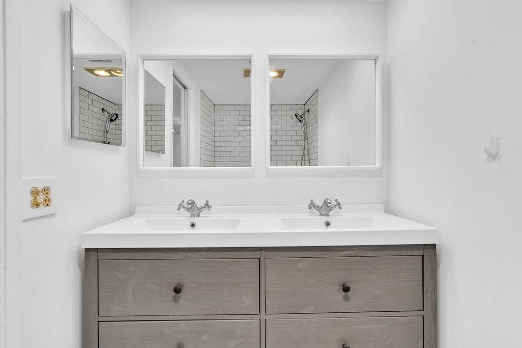 2950 N Palm Aire Drive, #607, Pompano Beach, FL 33069 Renovated Guest Bedroom