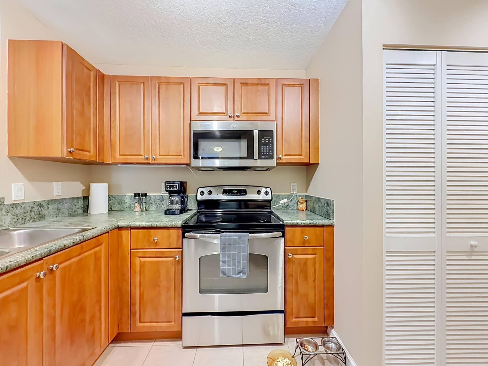 519 E Sheridan Street, #4042, Dania Beach, FL 33004 519 E Sheridan Street #404-23