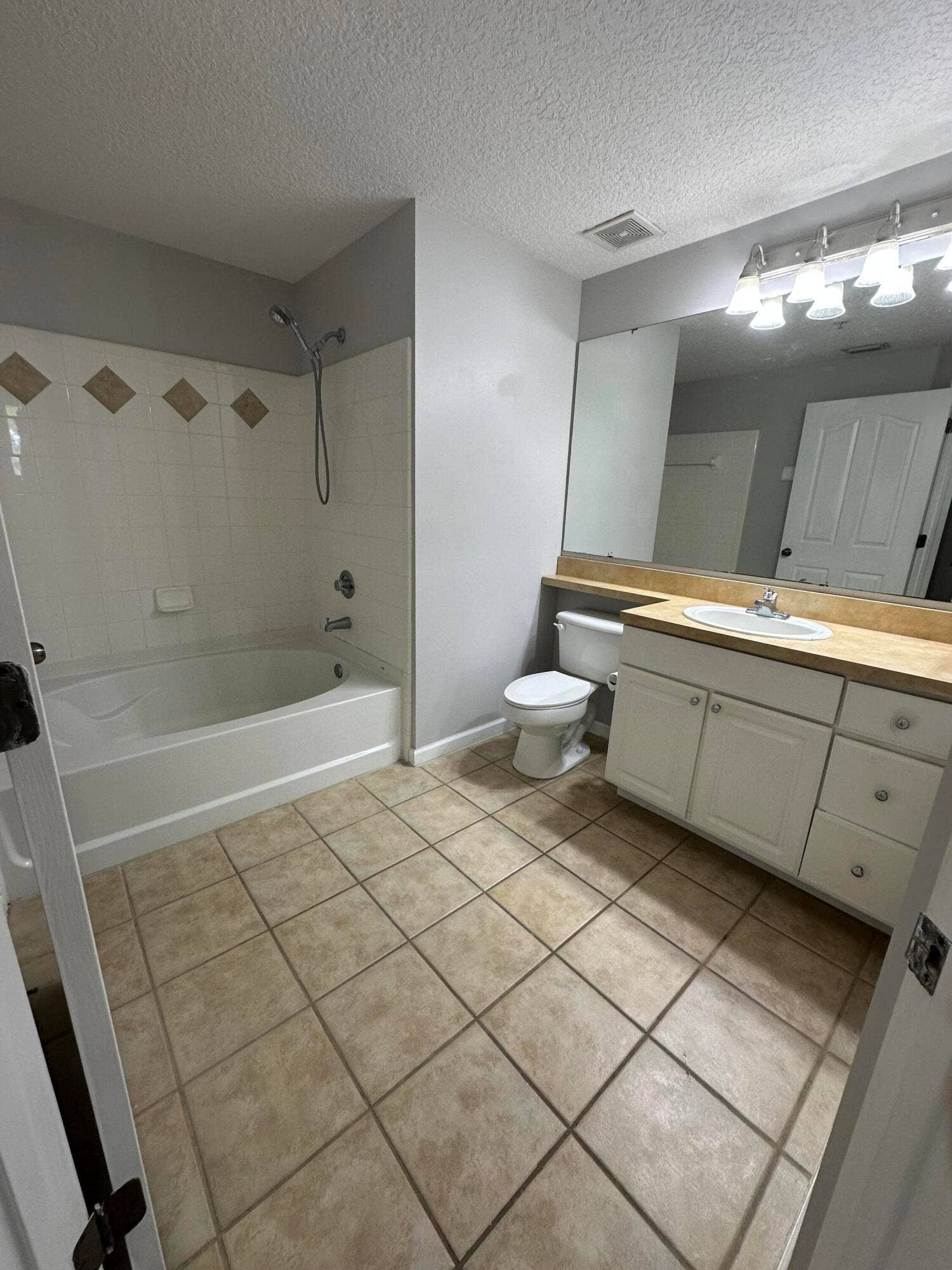 Master bathroom/ Garden tub