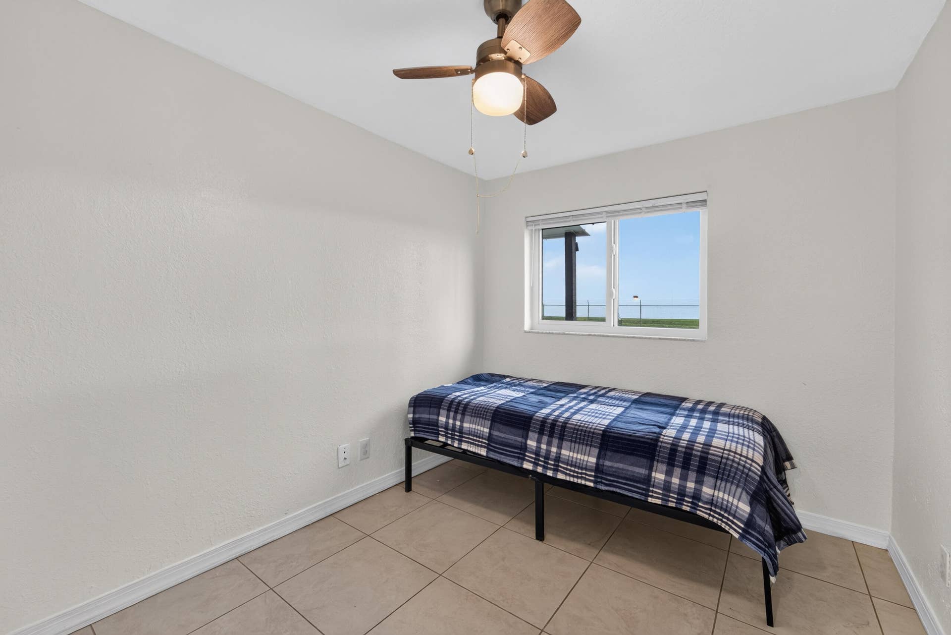 5900 Atlanta Street, Hollywood, FL 33021 DSC00499