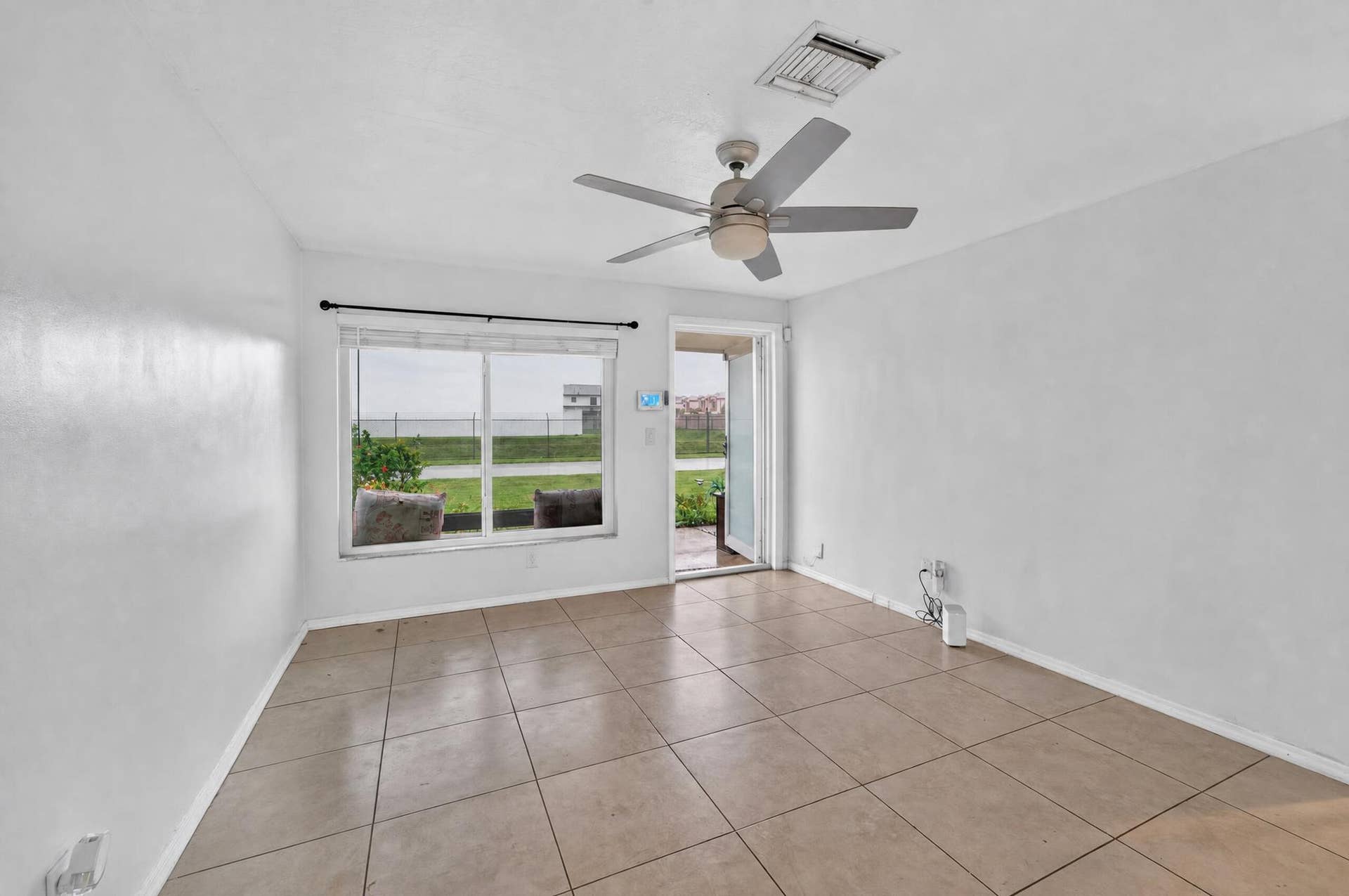5900 Atlanta Street, Hollywood, FL 33021 DSC00460