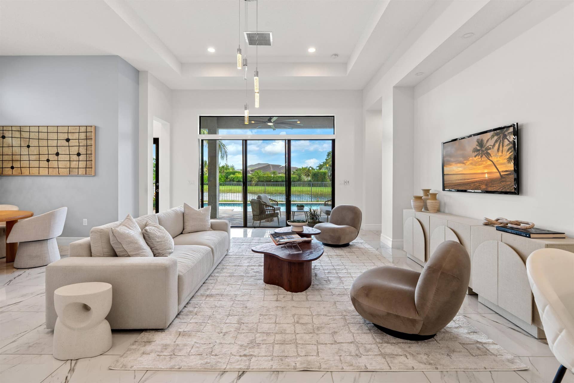 LIVING_ROOM_TO_POOL
