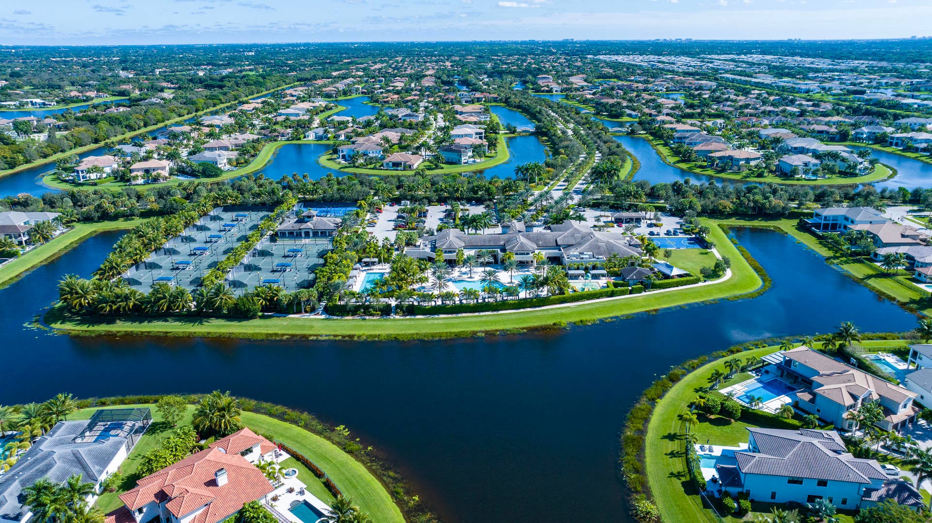 ariel clubhouse 3