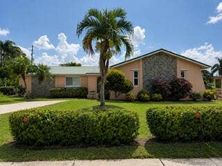Property photo for 135 SW 7TH Avenue, South Bay, FL