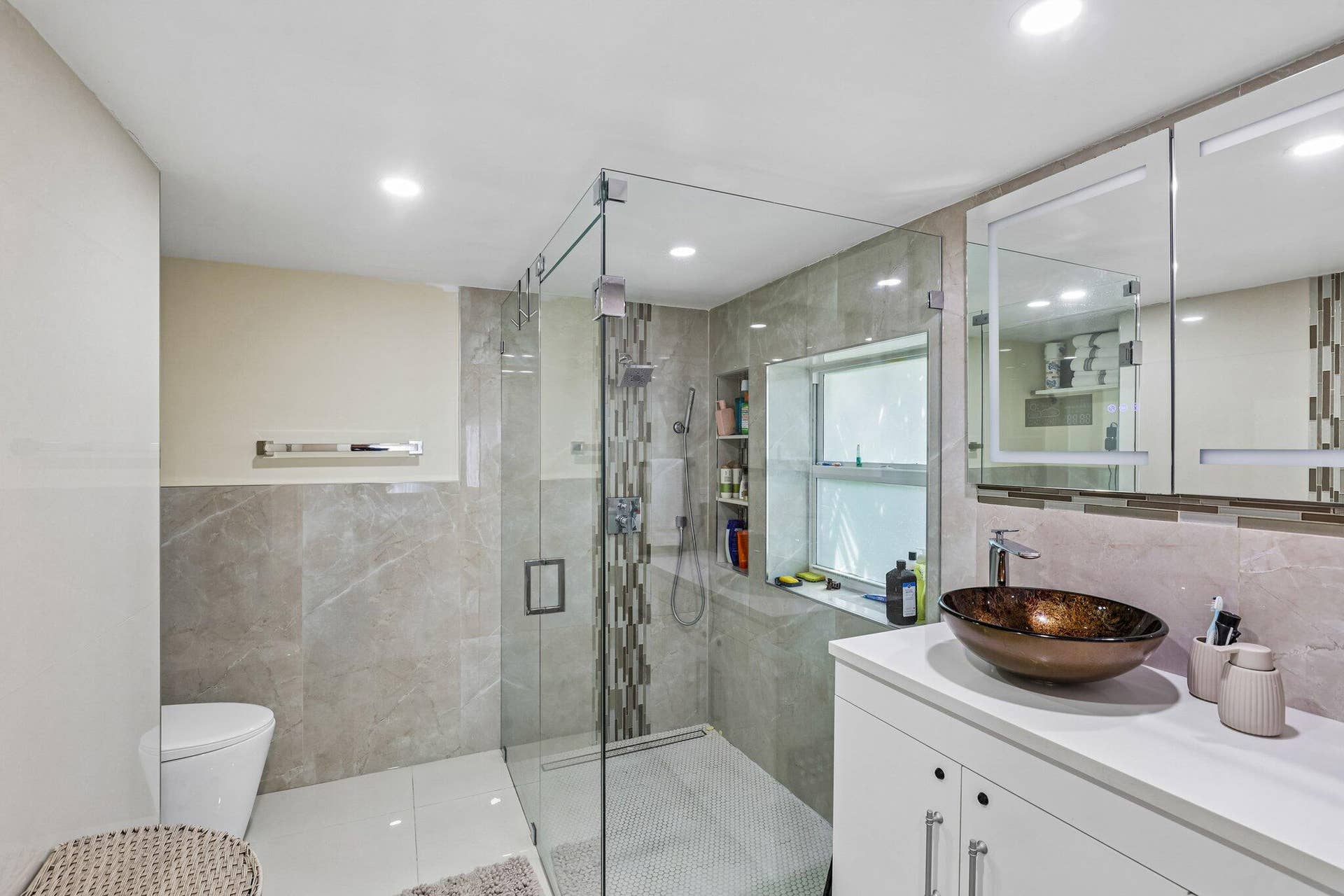 40-web-or-mls-NE 18th St-S0109-040