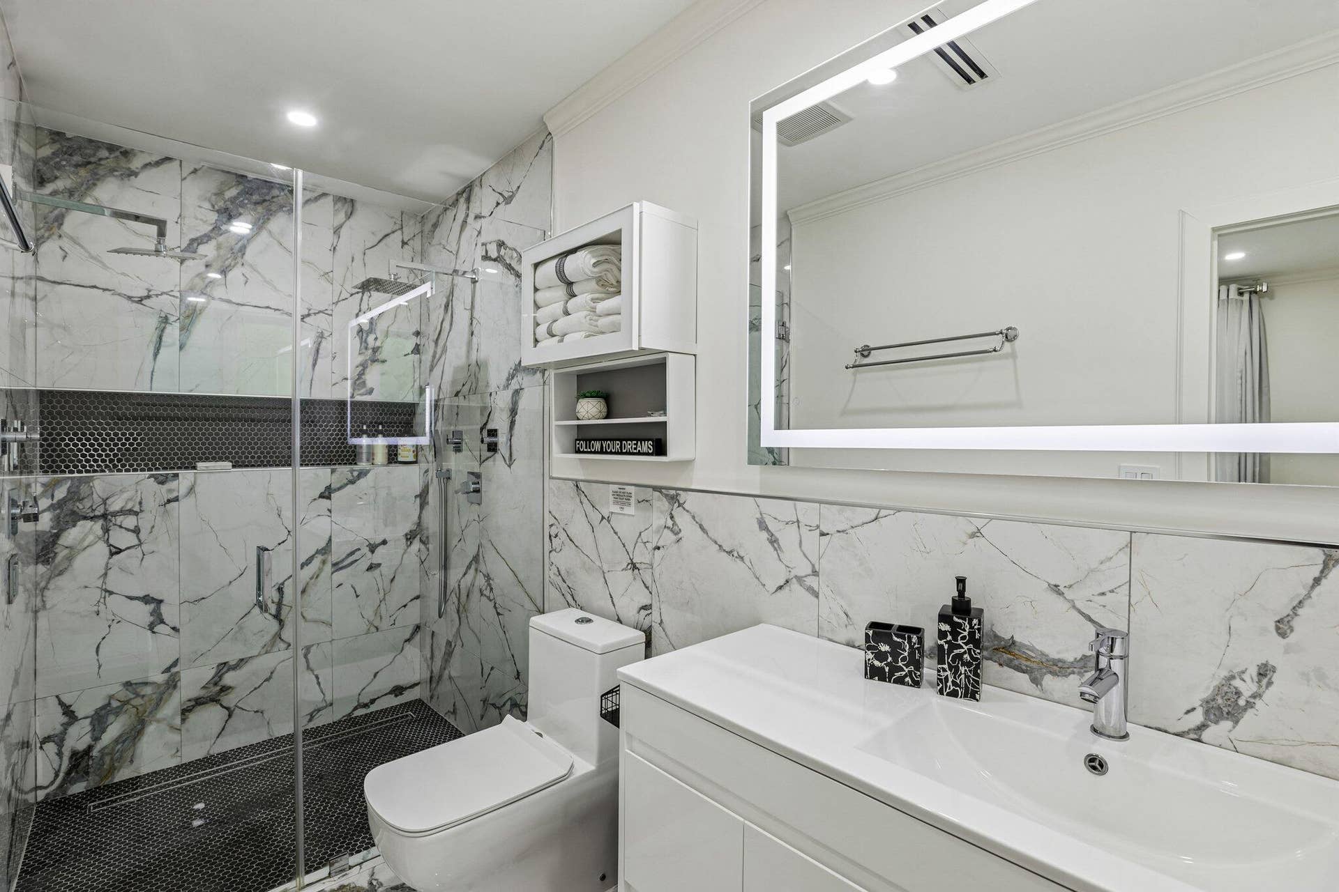 25-web-or-mls-NE 18th St-S0109-025