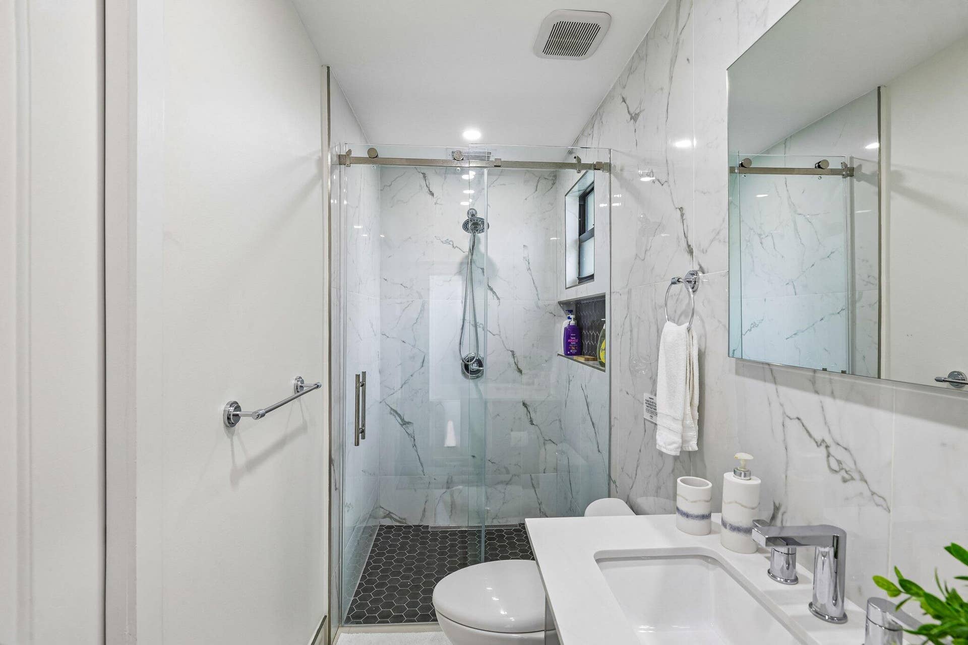 35-web-or-mls-NE 18th St-S0109-035