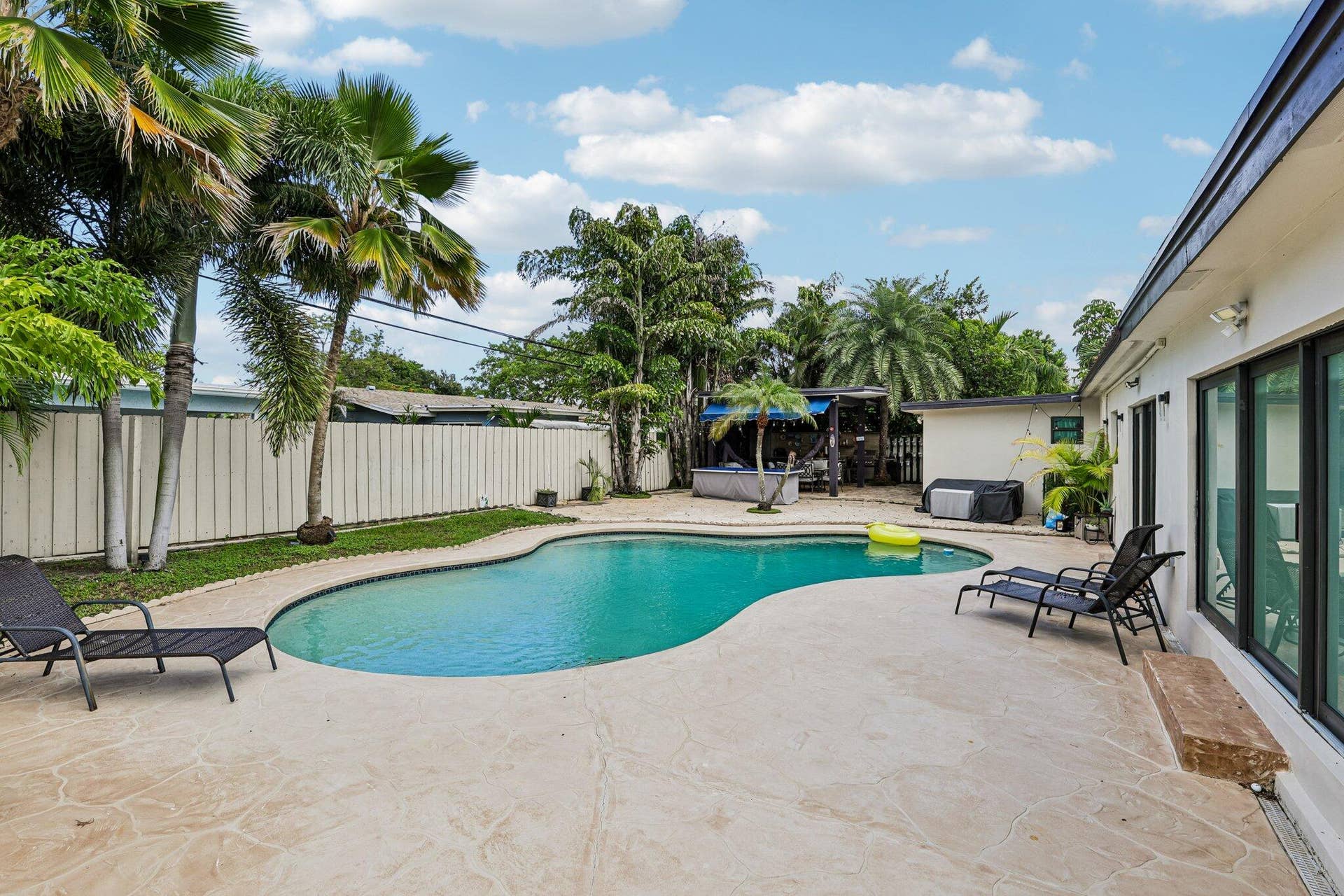 43-web-or-mls-NE 18th St-S0109-043