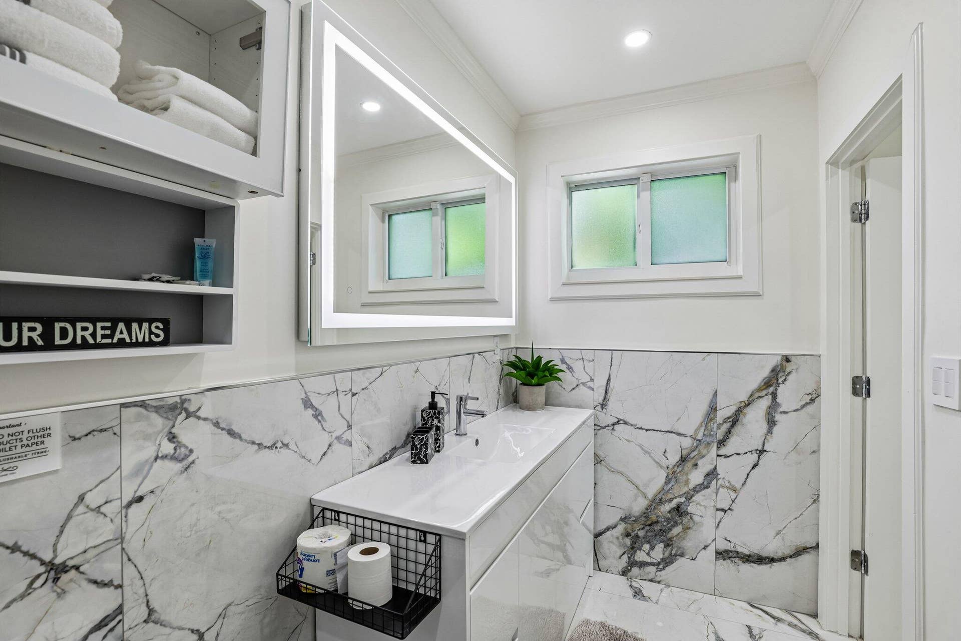 24-web-or-mls-NE 18th St-S0109-024