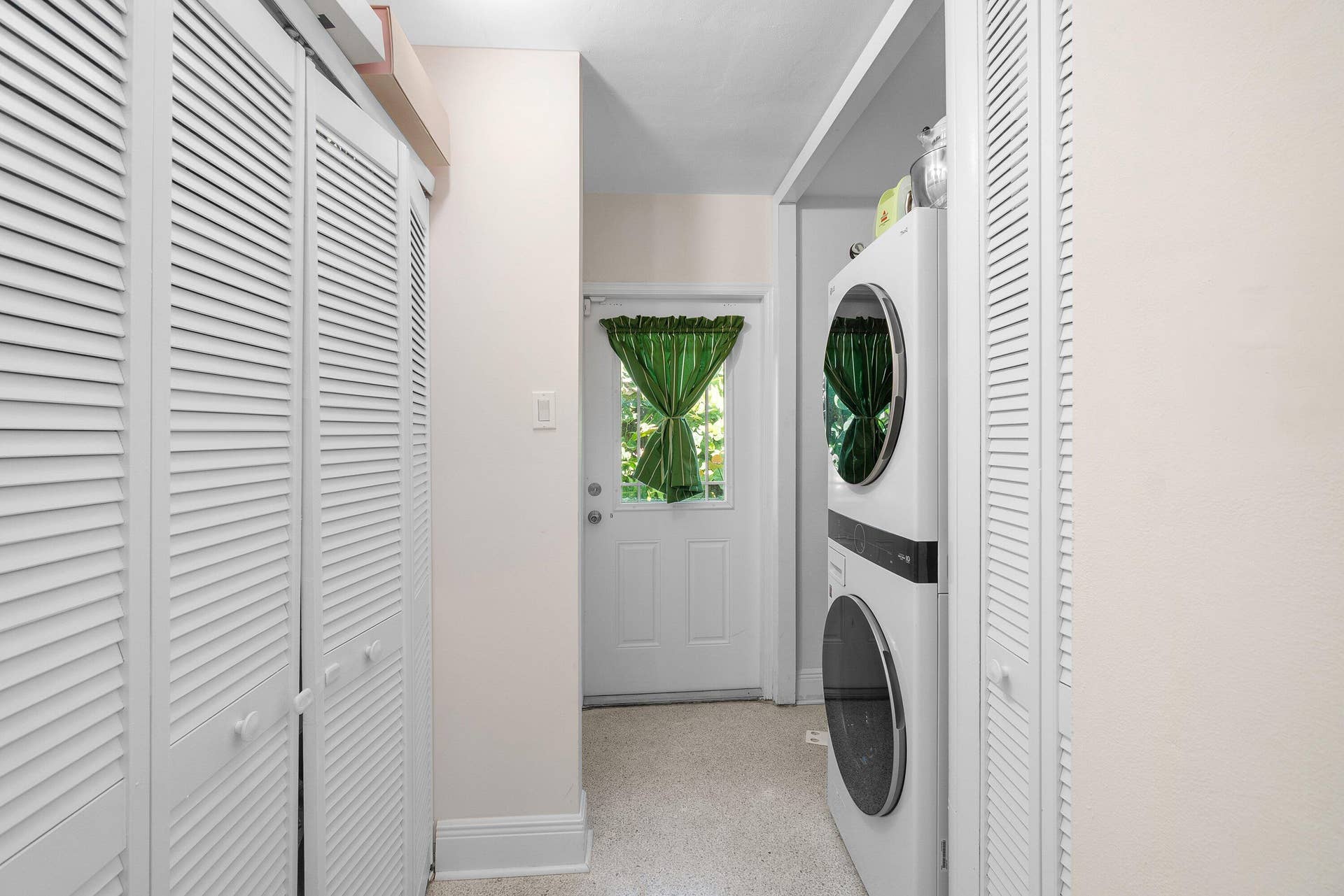 943 SW 5th Street, Boca Raton, FL 33486 Large inside utility room