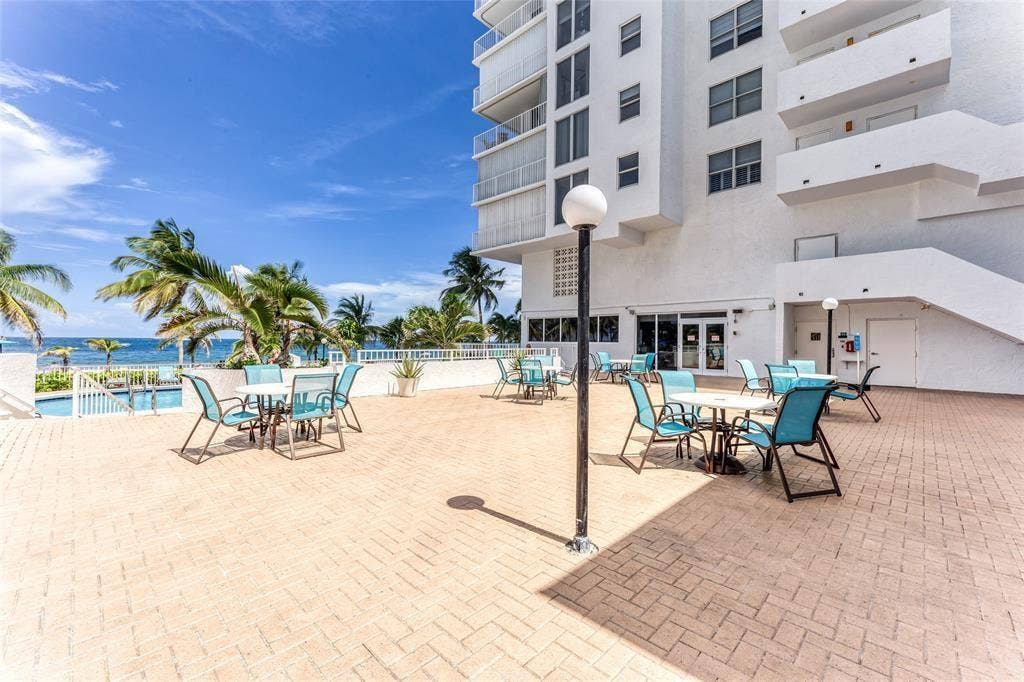 Pool Deck / BBQ Area