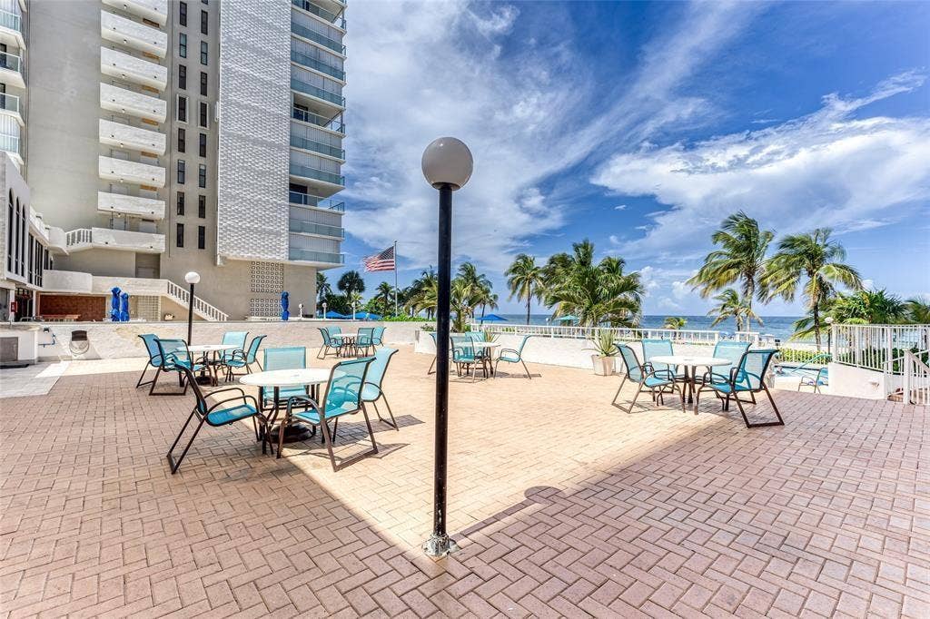 Pool Deck / BBQ Area