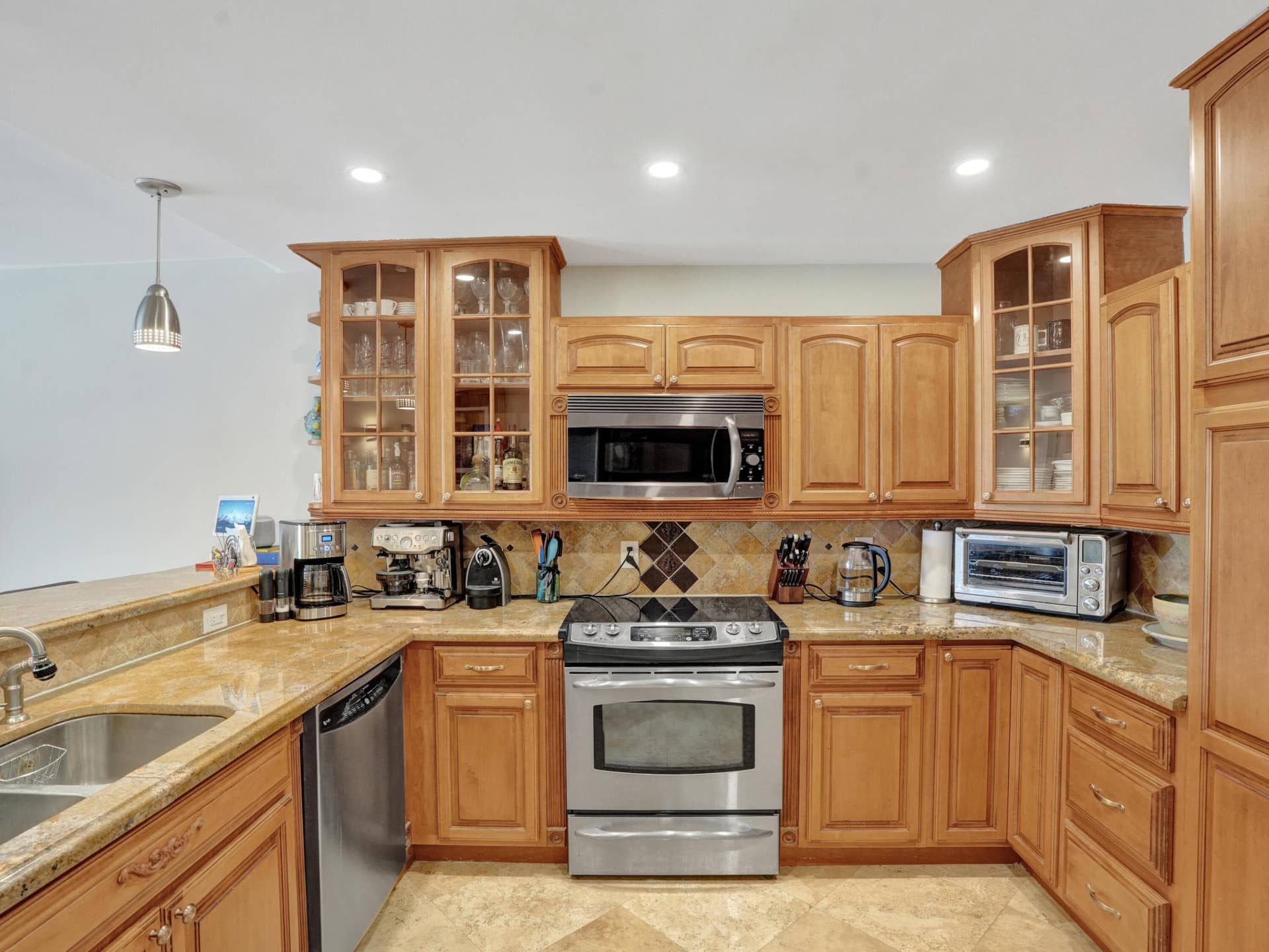 3050 NE 47th Court, #305, Fort Lauderdale, FL 33308 Kitchen