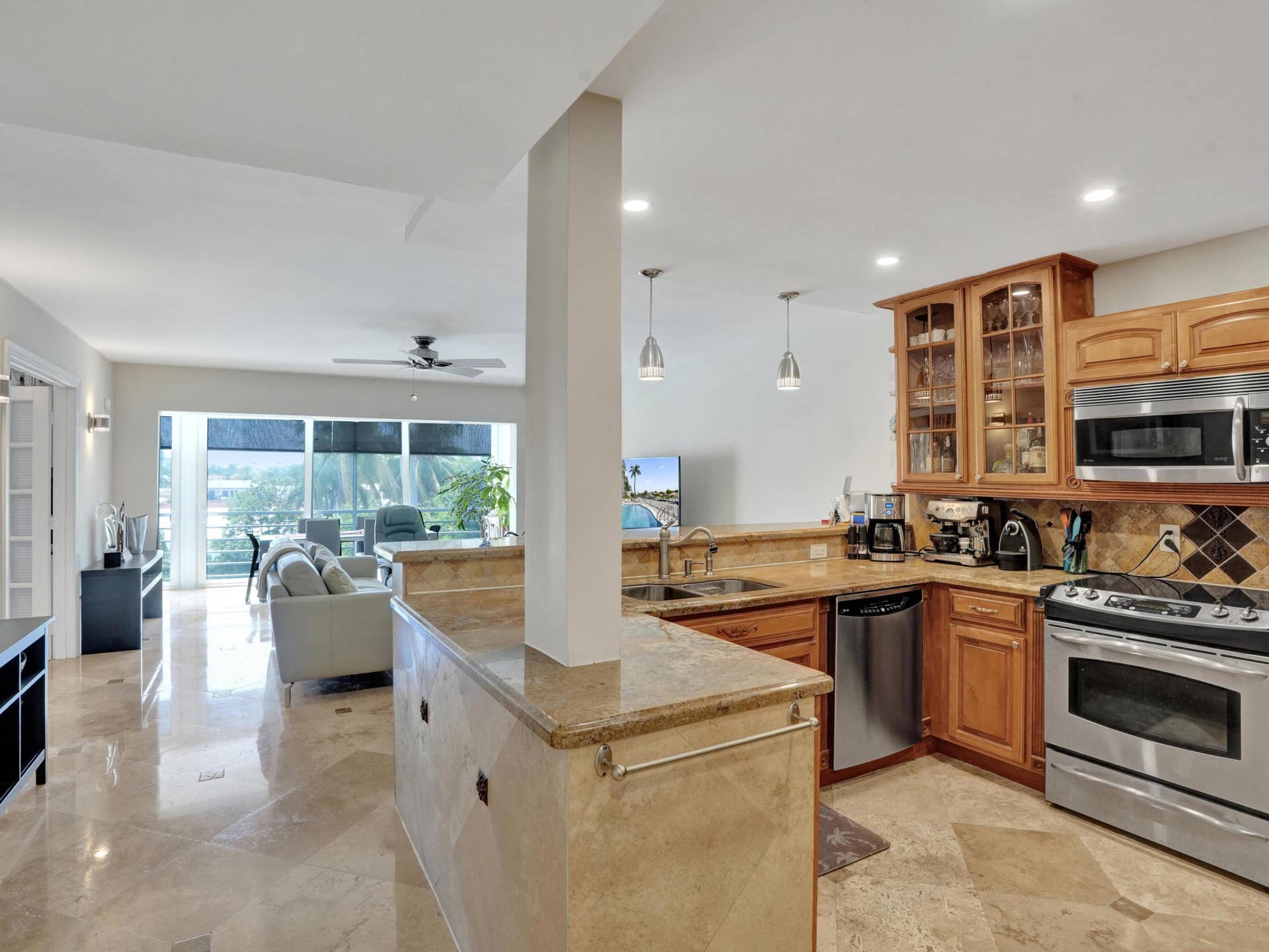 3050 NE 47th Court, #305, Fort Lauderdale, FL 33308 Kitchen