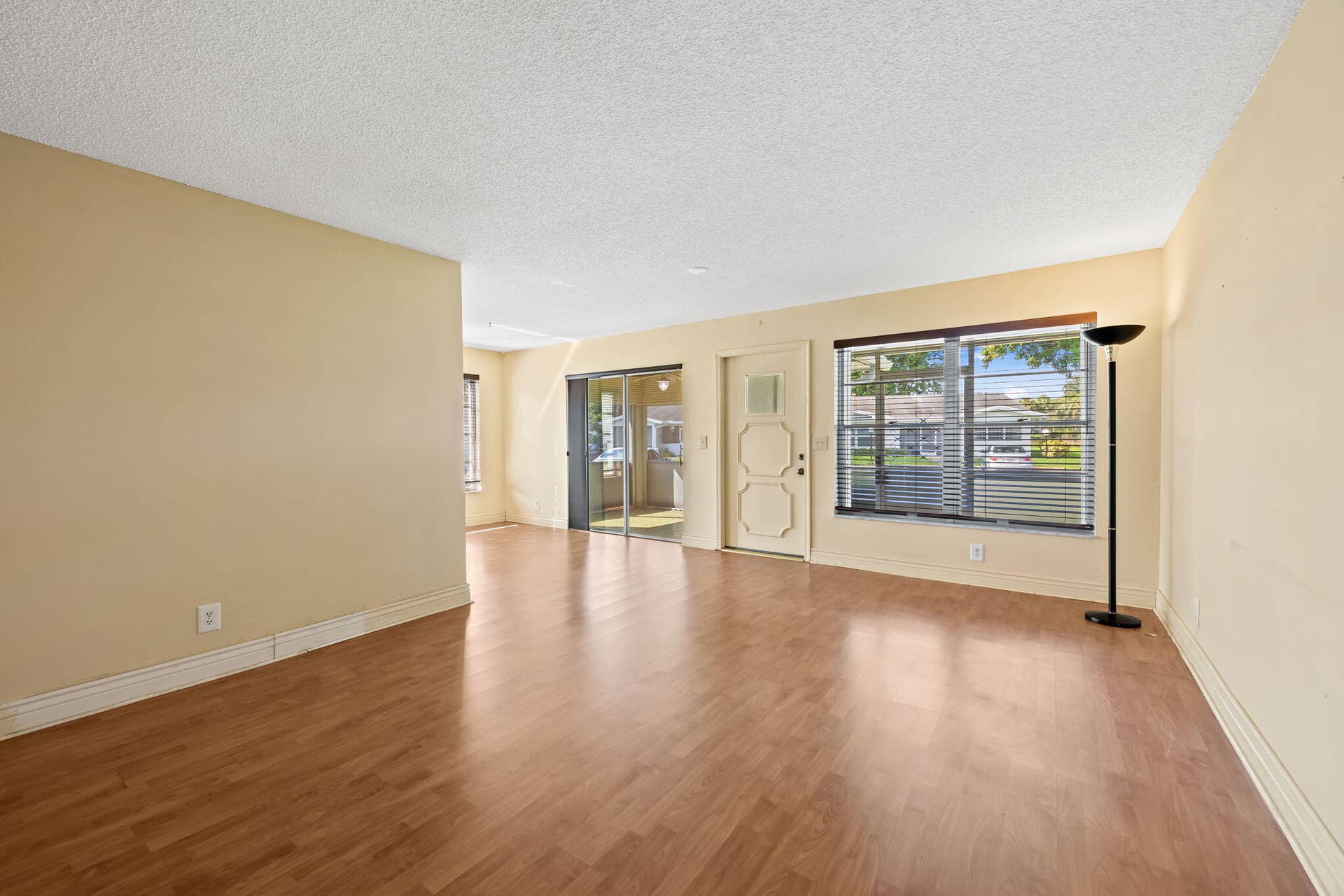 8711 NW 10TH Street, #D101, Plantation, FL 33322 6-web-or-mls-DSC_9103