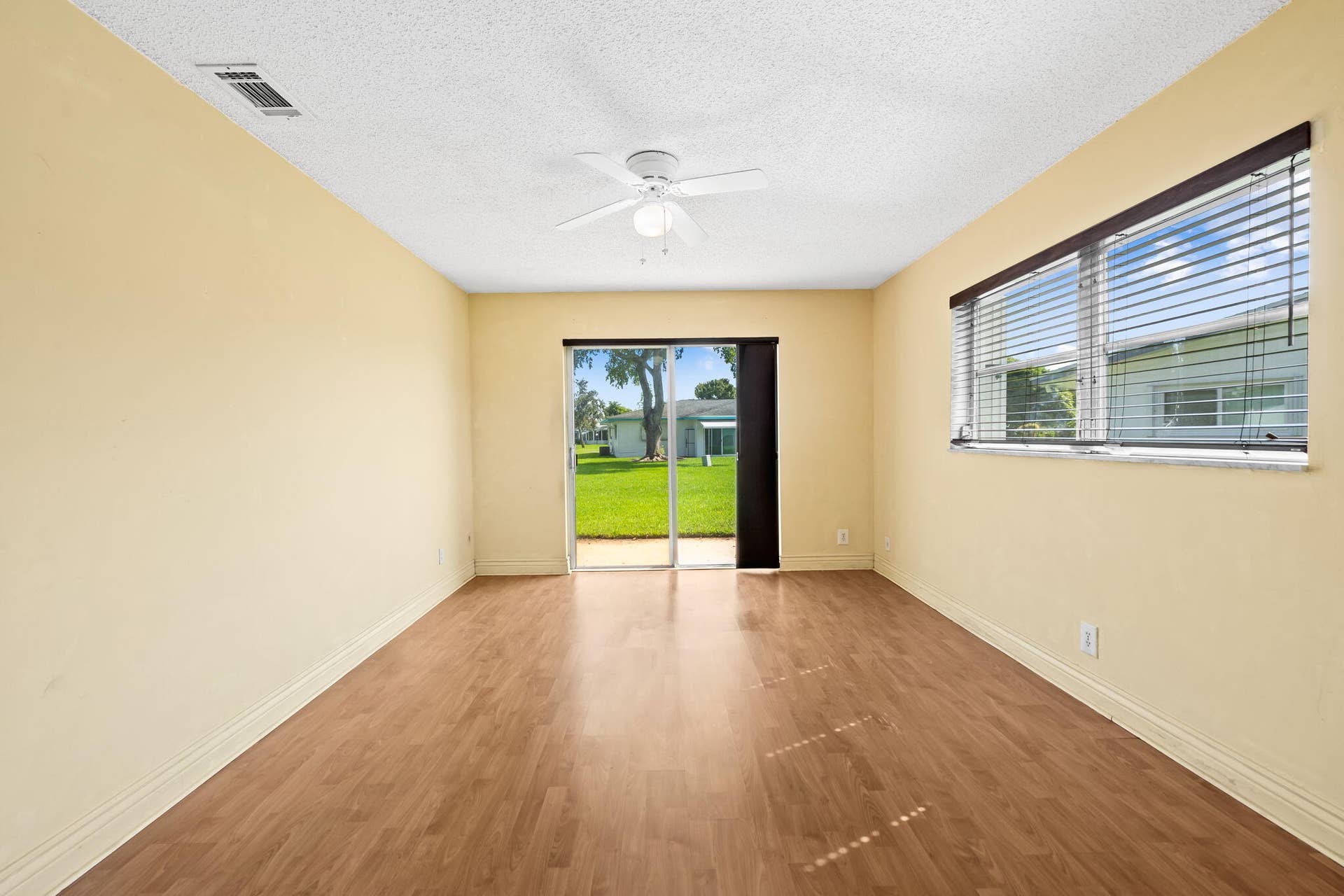 8711 NW 10TH Street, #D101, Plantation, FL 33322 16-web-or-mls-DSC_9147