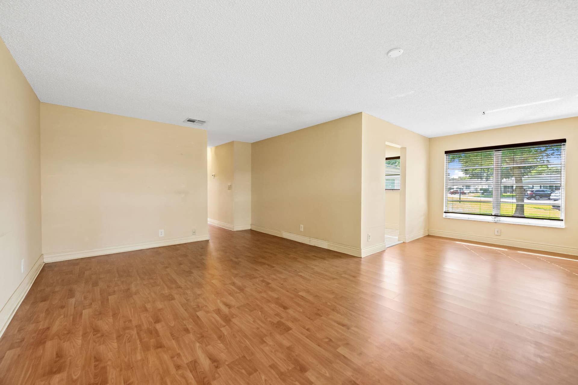 8711 NW 10TH Street, #D101, Plantation, FL 33322 5-web-or-mls-DSC_9099